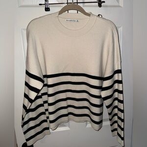 Abercrombie & Fitch Women's Cream and Black Striped Sweater
